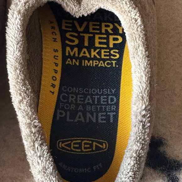 KEEN Howser Slip On Plaid Tan Loafers Casual Comfort Shoes size 9.5 - Picture 7 of 10